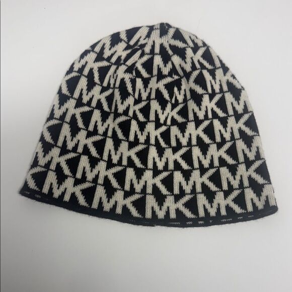 Michael Kors Monogram Logo Black and White Knit Winter Beanie Hat BRAND NEW ❣️